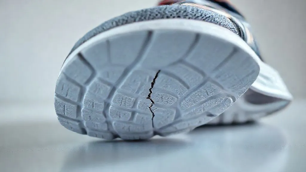 Extend Shoe Life: 7 Expert Strategies to Stop Premature Sole Separation in High-Performance Athletic Shoes