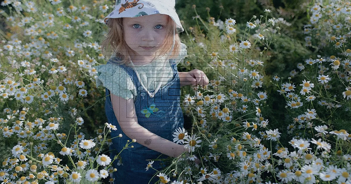 Close-up of baby clothing showcasing soft cotton fabric in pastel hues. Perfect for fashion blogs. — Foto: Tuba / Pexels